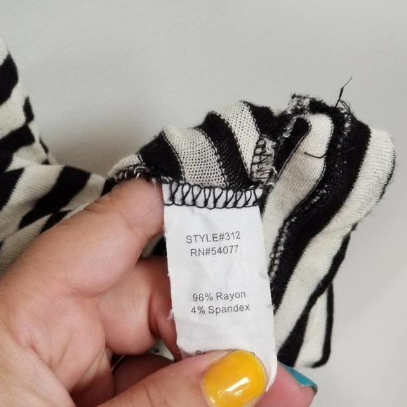 CAbi Drape Cowl Neck Short Sleeve Stripped Stretch Top Black White Size Small - Picture 4 of 6